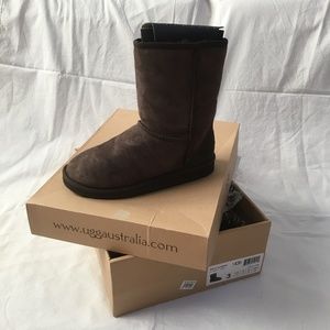 UGG Classic Short Boot Size US 3 NEW